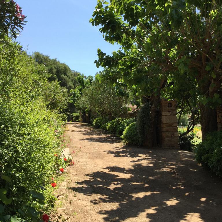 Отель Le Manoir De Пор-Кро Экстерьер фото